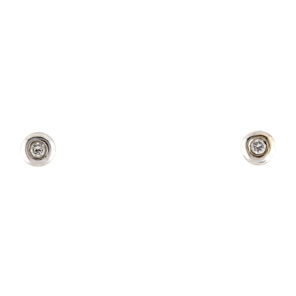 Sweet and dainty, Platinum Diamond Stud Earrings 😍